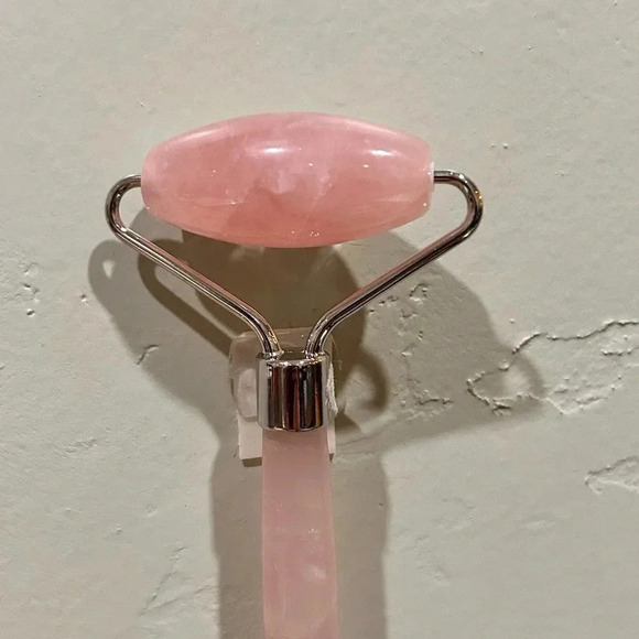 SEPHORA ROSE QUARTZ FACIAL ROLLER. BRAND NEW IN BOX. YOUNGER LOOKING SKIN! - Picture 6 of 12